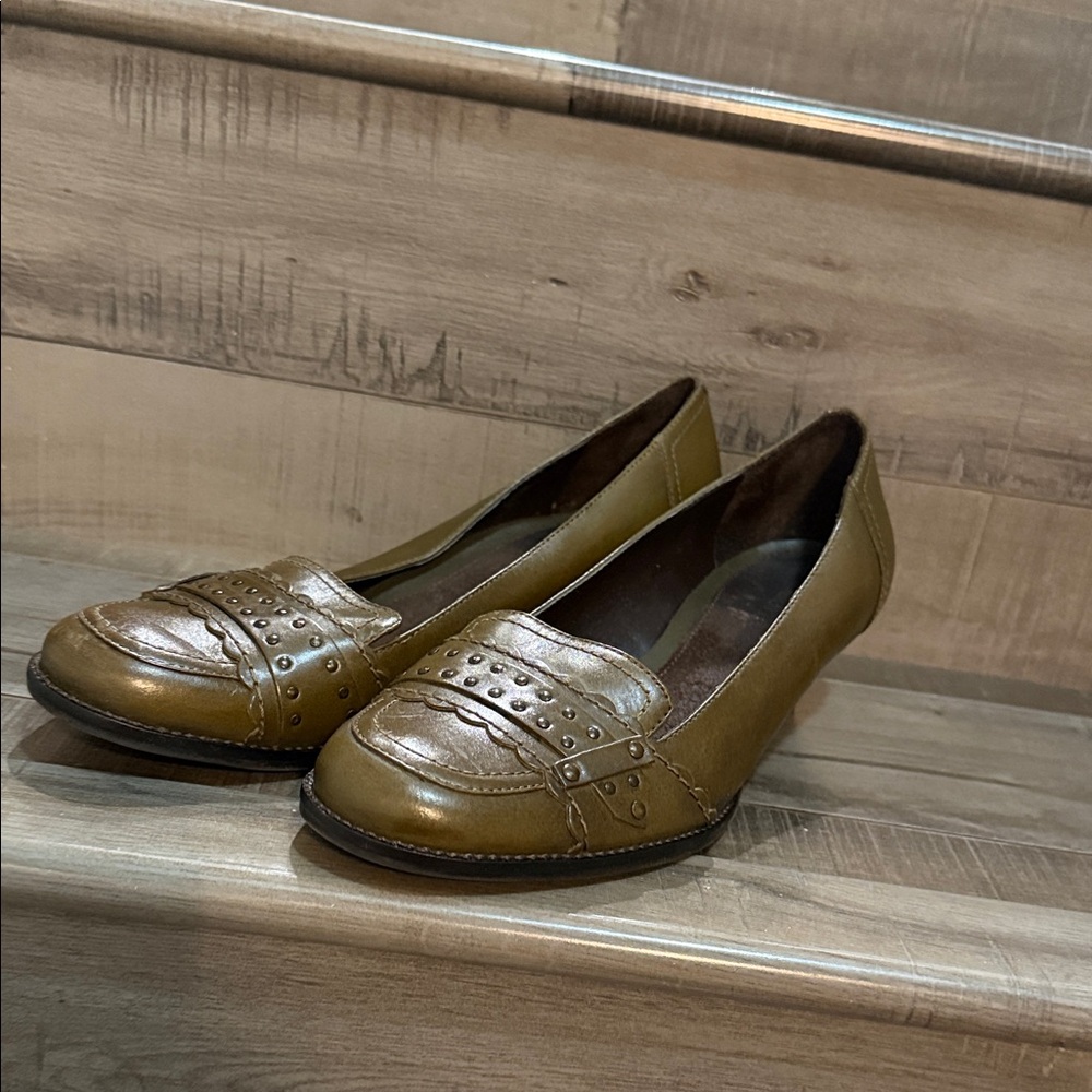 AEROSOLES Olive Leather Flats